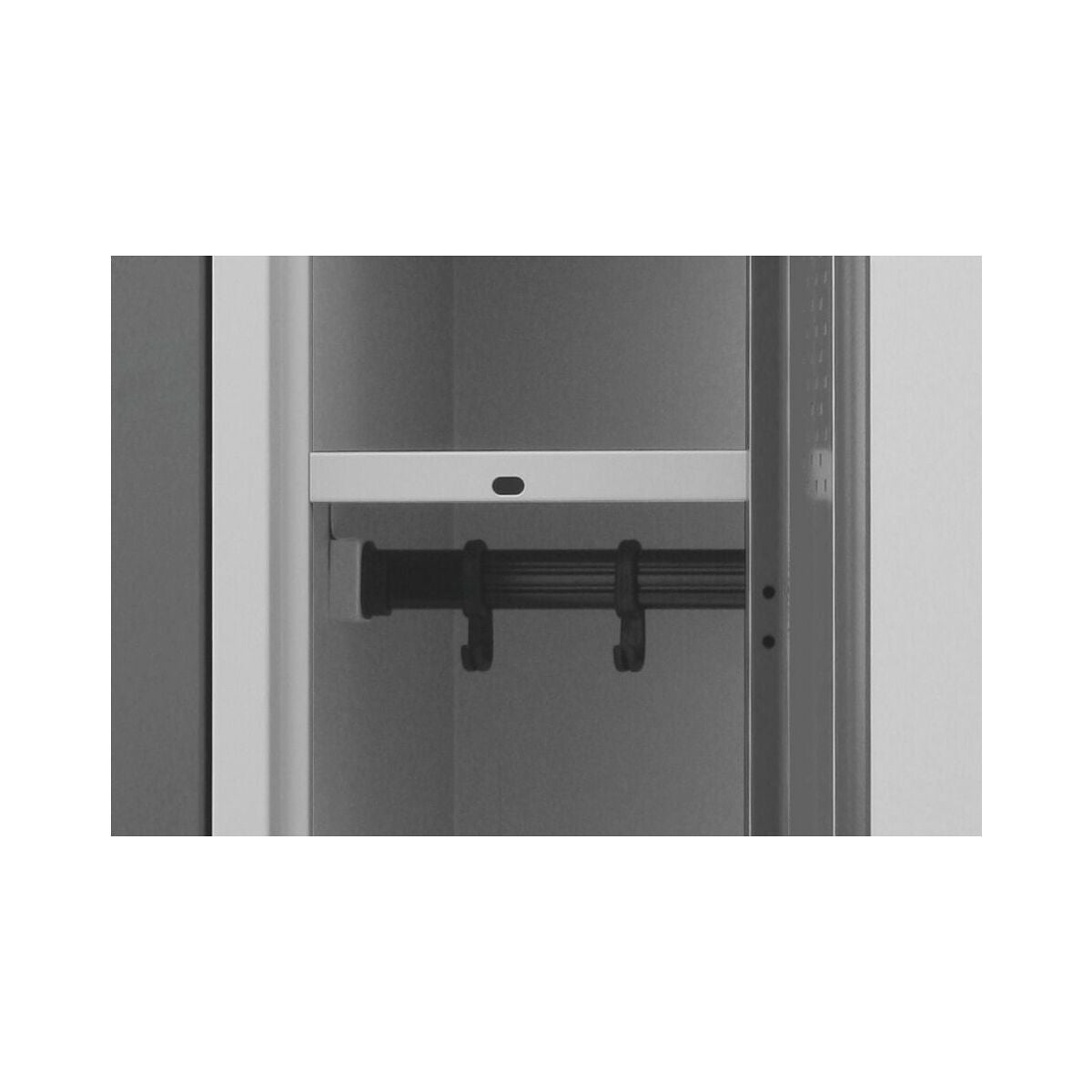 Klädskåp med snedtak för svart-vit-separation med sockel och DOM cylinderlås 2