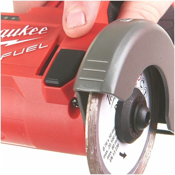 Batteridriven multimaterialskärare M12FCOT-0