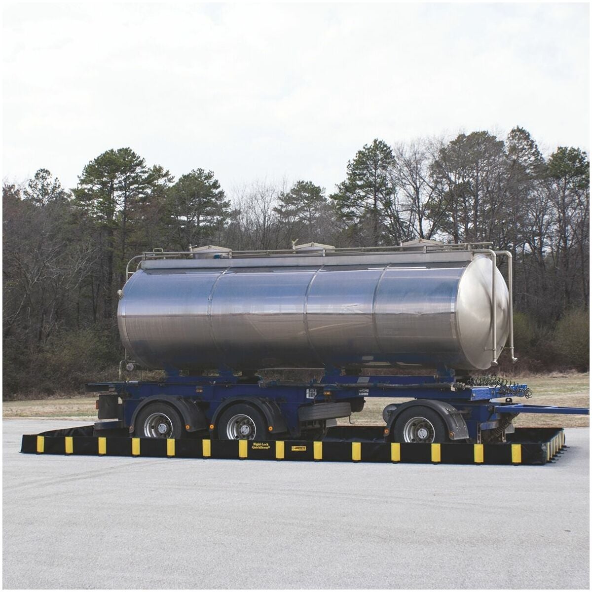 Spillpool, vikbar och åkbar Rigid-Lock Quick Berm® Plus 16978 l